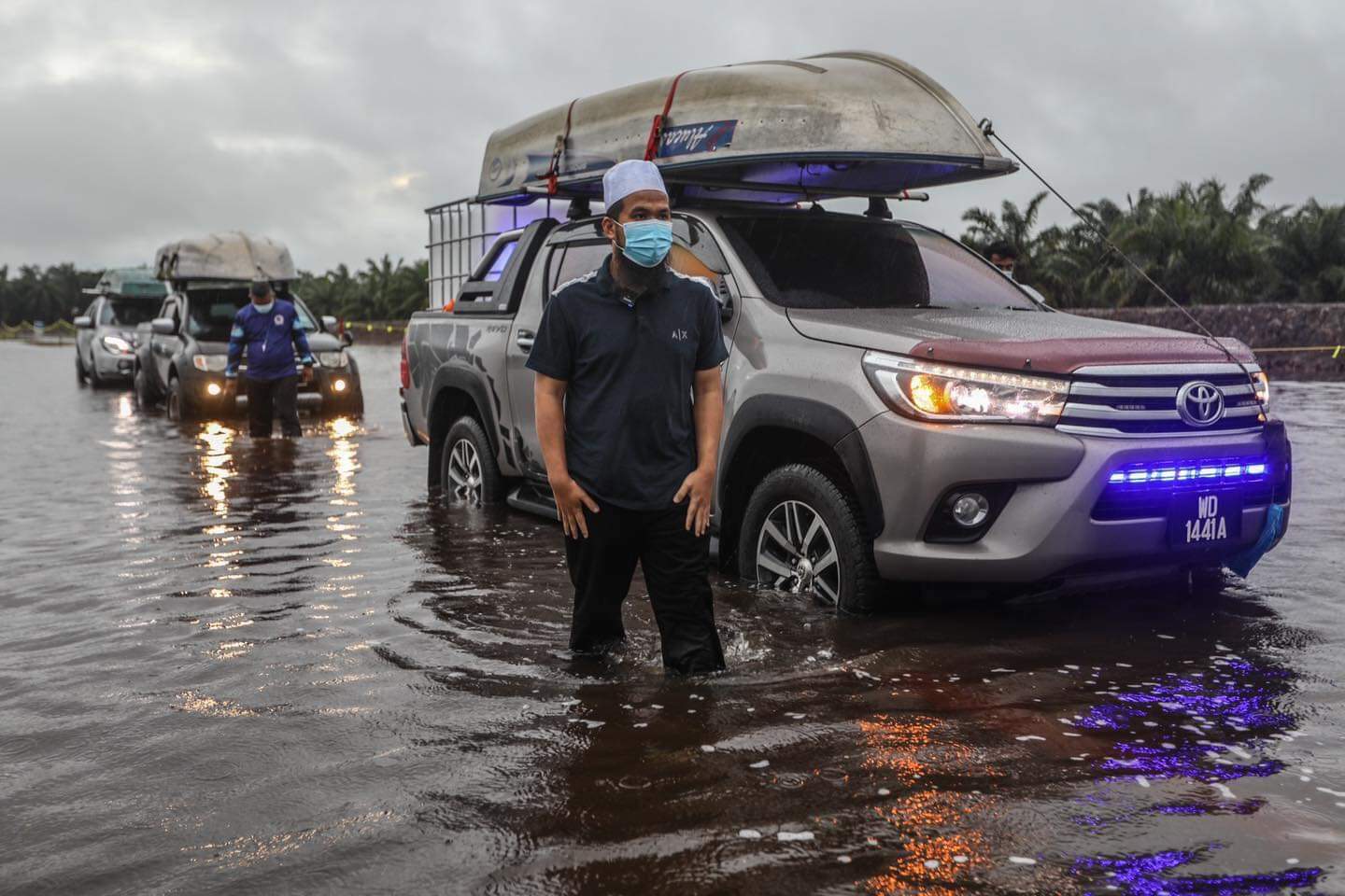 Ebit Lew bantu mangsa banjir di Perak