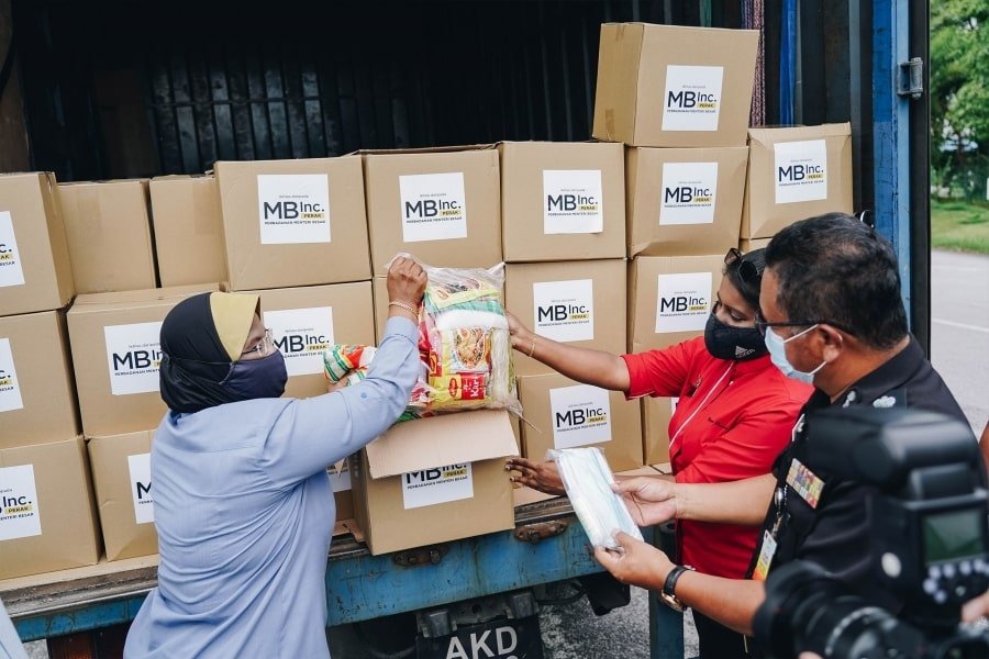 400 isi rumah terima bantuan kotak makanan dari Perbadanan Menteri Besar Perak