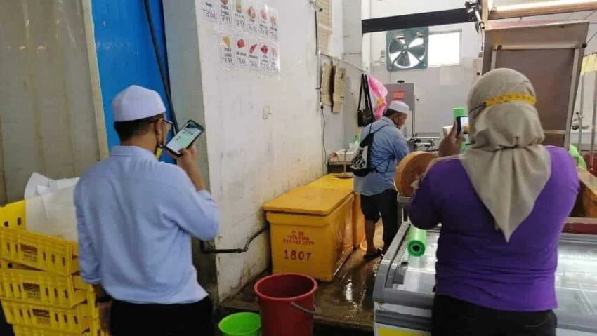 Viral isu potong daging babi di tempat pemotongan ayam, pasar raya ini tampil beri penjelasan Viral isu potong daging babi di tempat pemotongan ayam, pasar raya ini tampil beri penjelasan