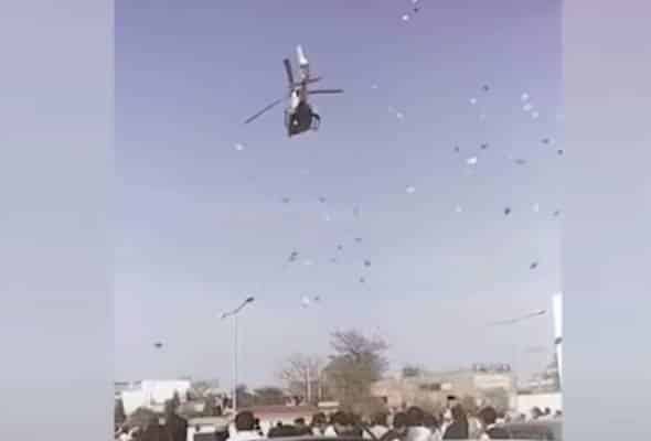 Tempah helikopter tabur duit ketika majlis perkahwinan