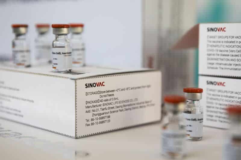 Vaksin Sinovac untuk warga emas bermula minggu depan