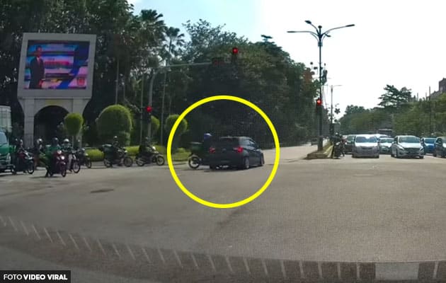 [Video] Myvi langgar lampu isyarat merah, penghantar makanan nyaris maut