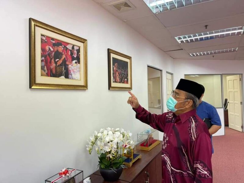 “Apa siasat-siasat? Saya okay sahaja” – Tajuddin meneruskan tugas Pengarah Pilihan Raya UMNO seperti biasa “Apa siasat-siasat? Saya okay sahaja” – Tajuddin meneruskan tugas Pengarah Pilihan Raya UMNO seperti biasa