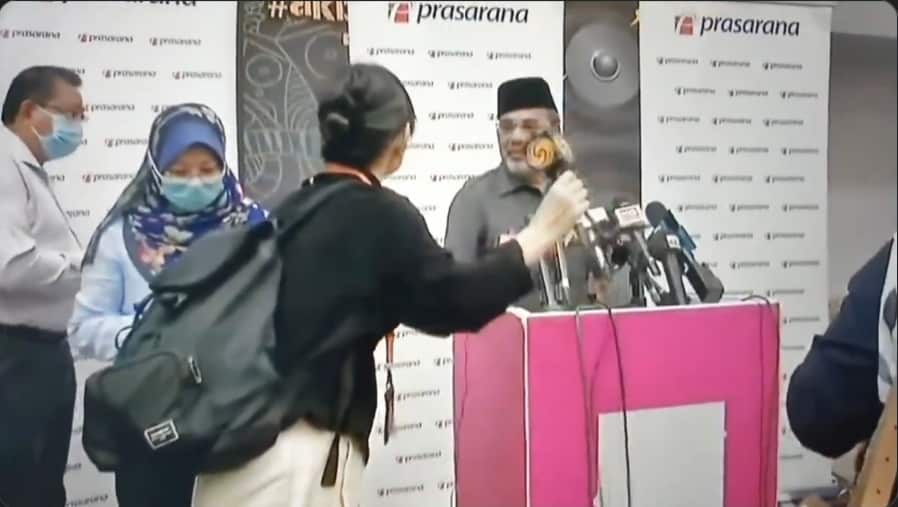 “China? No wonder lah” – Ramai netizen rasa respon Pengerusi Prasarana terhadap wartawan China memalukan “China? No wonder lah” – Ramai netizen rasa respon Pengerusi Prasarana terhadap wartawan China memalukan