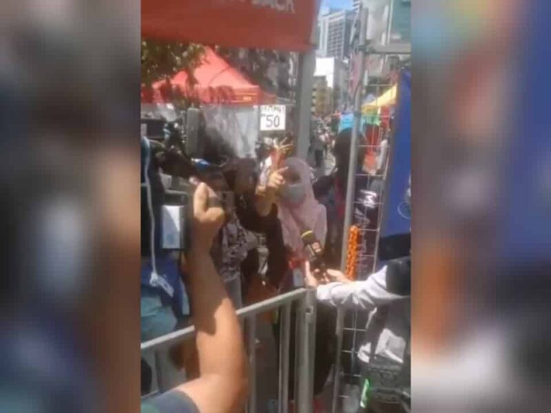 [Video] ‘Macam ni ke arahan, semalam cakap lain..’ – Peniaga bazar Ramadan sudah mengamuk!