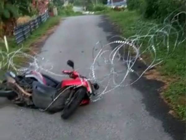 [Video] Penunggang motosikal mabuk langgar kawat duri