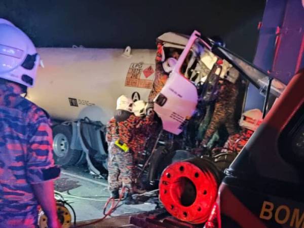 [Video] Tular rakaman kemalangan melibatkan lima lori berlanggar sesama sendiri di Lebuhraya