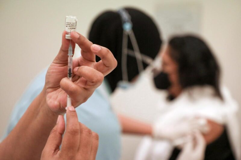 Jururawat tukar vaksin Covid-19 dengan air garam, hampir 9,000 orang jadi ‘korban’