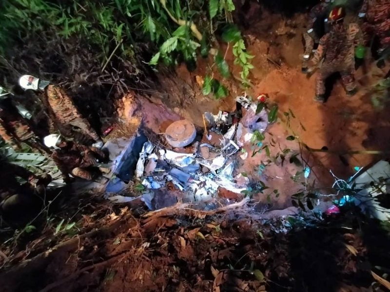 Tanah runtuh: Pemandu lori maut, MPV ditemukan tertimbus