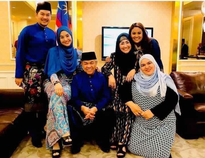 Siti Bainun anak angkat Presiden UMNO?