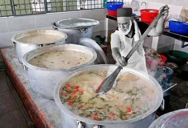 Mamu Mustafha Kamal, tukang masak bubur lambuk Masjid India Ipoh telah kembali ke Rahmatullah