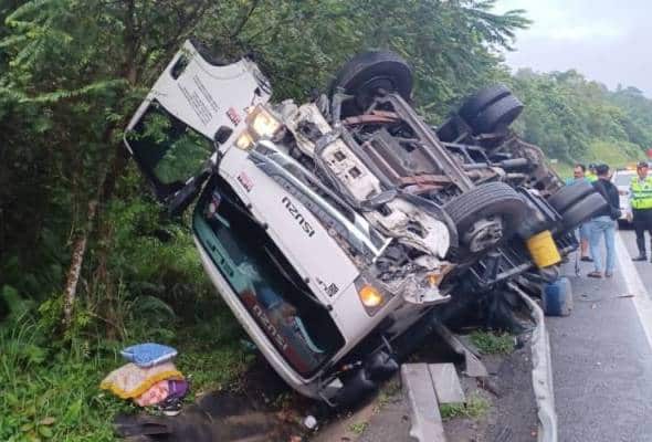 Lori bawa motosikal terbabas, trafik sesak 11km di Lebuhraya Utara-Selatan