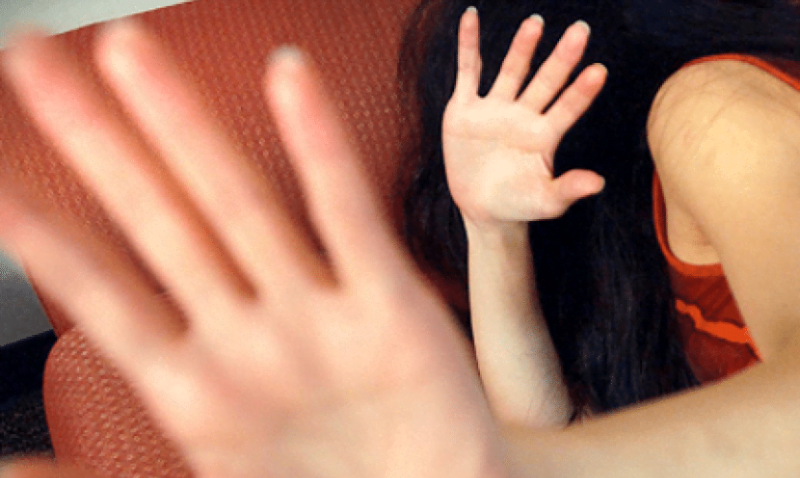 “Tak sangka rupanya isteri aku minat dekat perempuan, patut la sepanjang kami kahwin, dia asyik tolak bila nak bersama” “Tak sangka rupanya isteri aku minat dekat perempuan, patut la sepanjang kami kahwin, dia asyik tolak bila nak bersama”