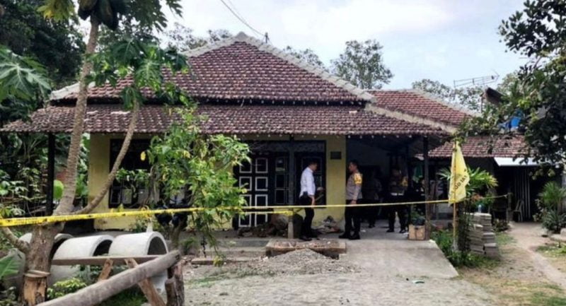 Tuan rumah temui rangka manusia tertimbus bawah lantai, bongkar misteri kehilangan wanita setahun lalu Tuan rumah temui rangka manusia tertimbus bawah lantai, bongkar misteri kehilangan wanita setahun lalu