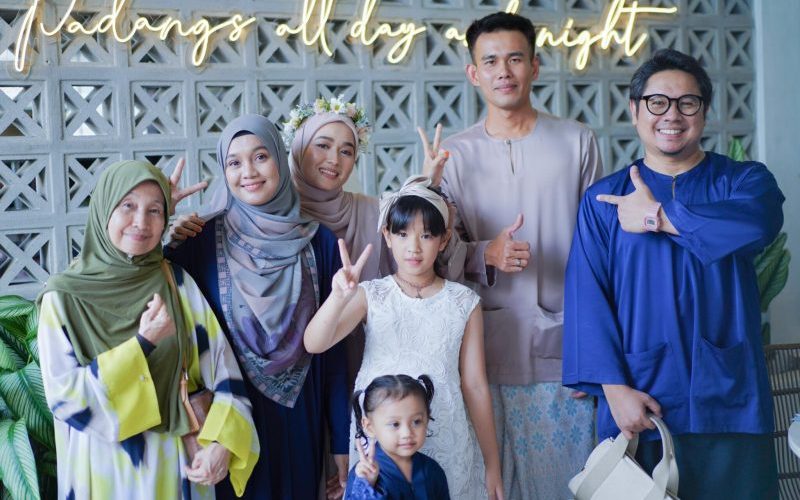 Rakan-rakan rai majlis resepsi Farah Lee, bekas suami turut hadir rai pengantin baru