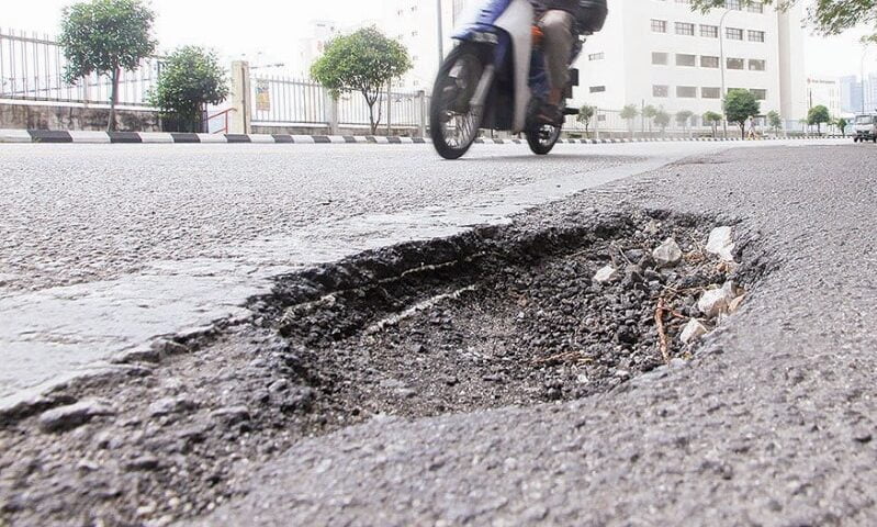 Lelaki cedera langgar jalan berlubang, syarikat penyelenggara diarah bayar ganti rugi RM721,000