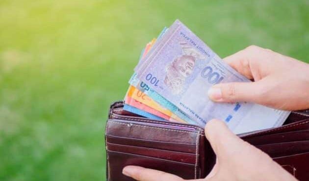 “Gaji RM4.5k, bersih tinggal RM700” – Netizen terkejut pekerja ‘gomen’ nak tambah loan