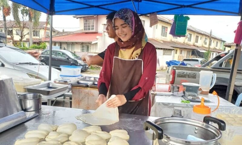 “Nombor telefon sorry, ambil gambar boleh” – Gadis tak sangka video tebar roti canai tular di TikTok