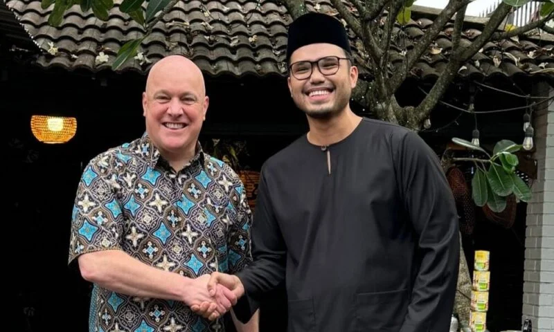 “Terima kasih ajar buat roti jala & cendol” – Khairul Aming terima surat penghargaan daripada PM New Zealand