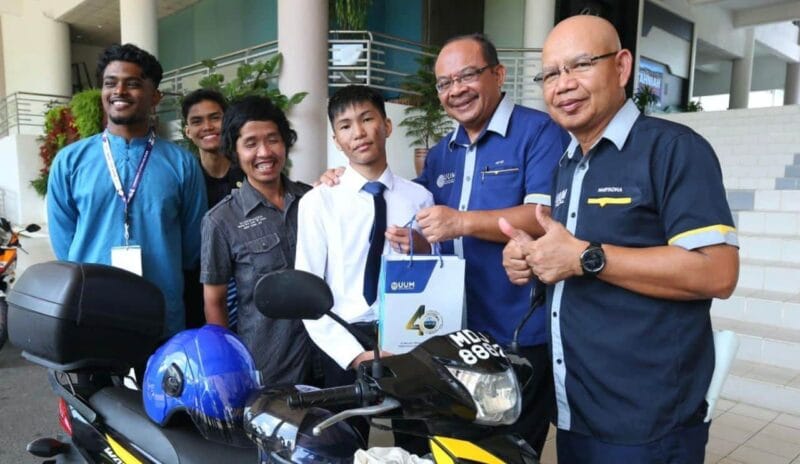 Abang sanggup tunggang motosikal sejauh 613km daftar adik di UUM