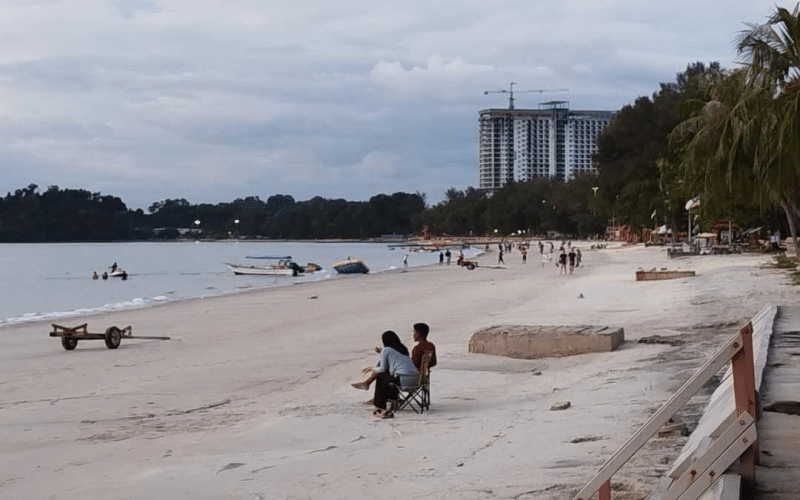 Pantai Teluk Kemang kini bebas khemah biru, aktiviti berkelah kembali seronok