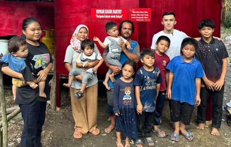 “Cantiknya rumah kami..” – Proses ‘renovate’ ambil masa 10 jam, 11 beranak tidak lagi duduk di pondok usang