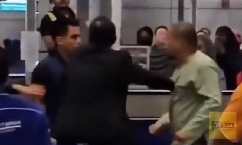 “Abang kurta vs baju hitam” – Tular video petugas KLIA ditumbuk penumpang, ini puncanya