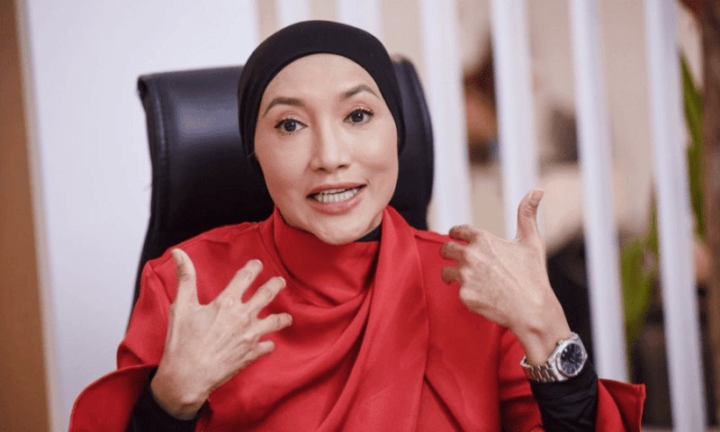 “Saya bukan suspek..” – Ziana Zain disoal siasat SPRM selama tiga jam