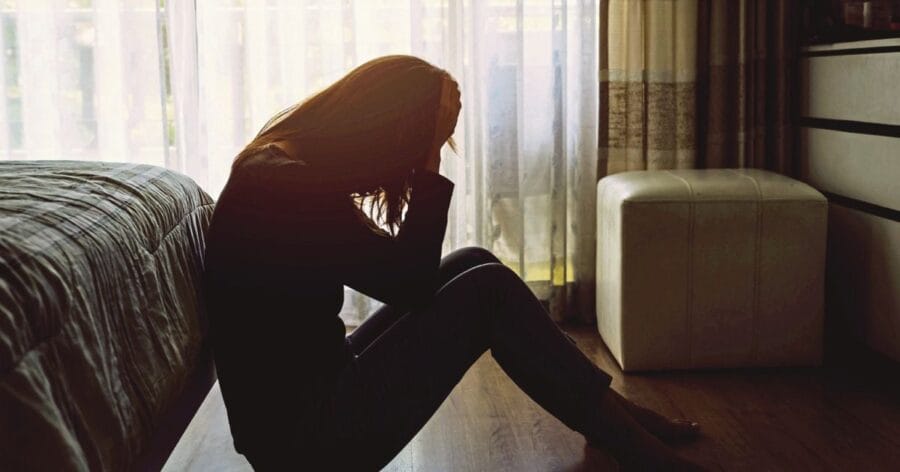 Janda cantik trauma tengok cermin, setiap kali pandang nampak kemaluan di dahi Janda cantik trauma tengok cermin, setiap kali pandang nampak kemaluan di dahi