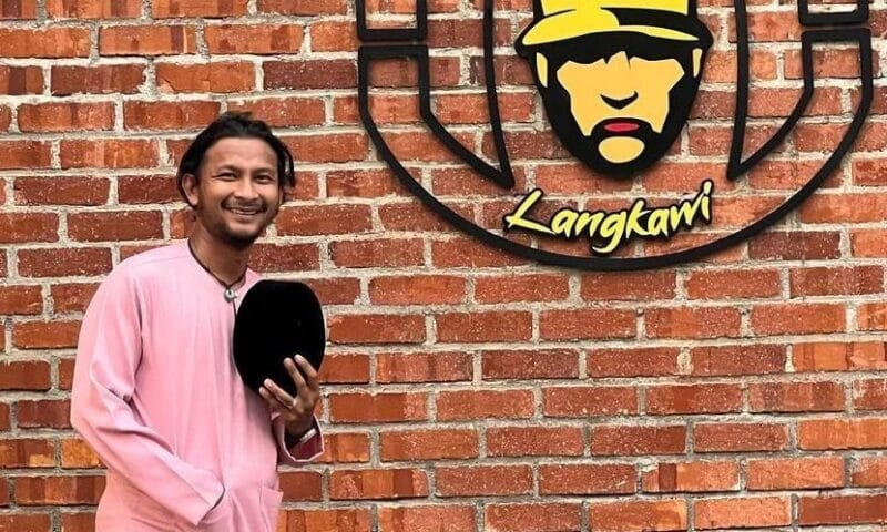“Ini hasil tabungan, jual rumah” – Black bina villa di Langkawi guna wang simpanan, tak berhutang dengan bank “Ini hasil tabungan, jual rumah” – Black bina villa di Langkawi guna wang simpanan, tak berhutang dengan bank