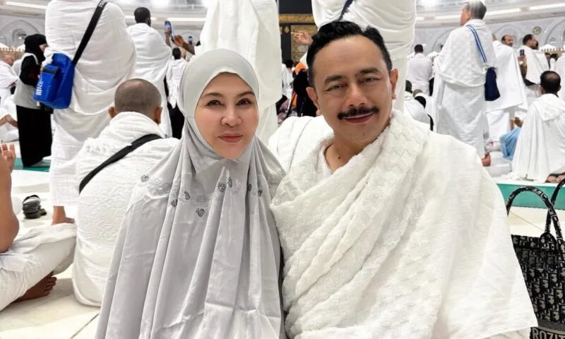 Akhirnya terjawab, Bonda Rozita kongsi foto bersama suami baru di Makkah