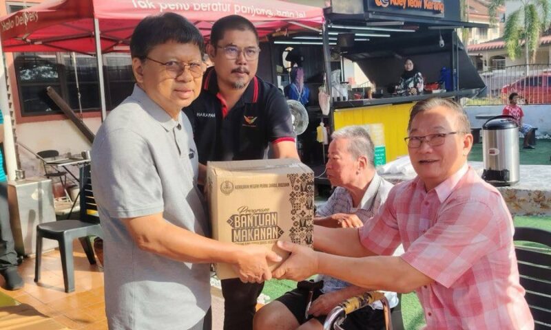 Program Kotak Makanan YBU: Asmuni terus komited bantu rakyat DUN Manjoi Program Kotak Makanan YBU: Asmuni terus komited bantu rakyat DUN Manjoi