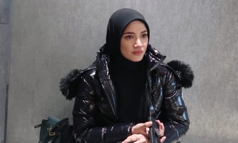“Tak sangka orang popular buat begini” – Kilang tudung dakwa syarikat milik Fazura berhutang RM4.65 juta “Tak sangka orang popular buat begini” – Kilang tudung dakwa syarikat milik Fazura berhutang RM4.65 juta
