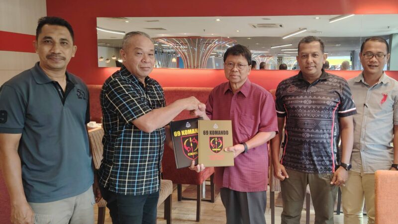 Asmuni adakan pertemuan khas bersama anggota VAT 69 terlibat Ops Sulu Asmuni adakan pertemuan khas bersama anggota VAT 69 terlibat Ops Sulu