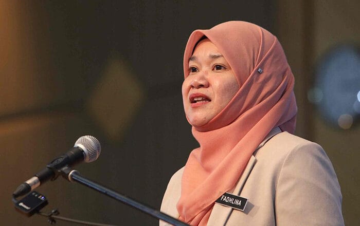 Enam berita gembira untuk guru, boleh mohon tukar selepas 2 tahun berkhidmat Enam berita gembira untuk guru, boleh mohon tukar selepas 2 tahun berkhidmat