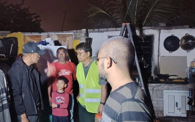 Asmuni Awi turun padang bantu mangsa ribut di Gugusan Manjoi Asmuni Awi turun padang bantu mangsa ribut di Gugusan Manjoi