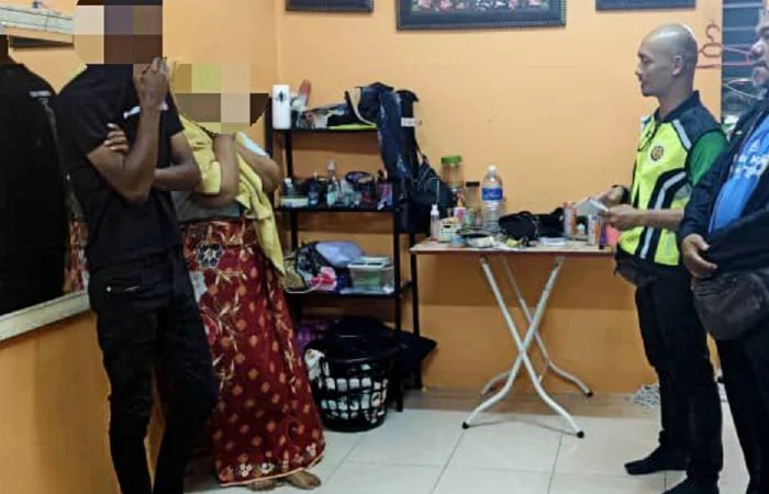 Wanita berstatus isteri orang ditangkap berkhalwat dengan lelaki bujang Wanita berstatus isteri orang ditangkap berkhalwat dengan lelaki bujang