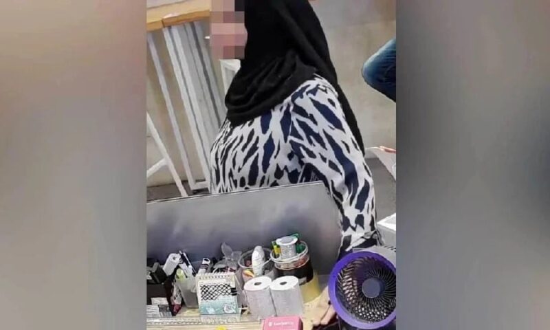 Wanita tular curi telefon bimbit di kaunter diminta serah diri Wanita tular curi telefon bimbit di kaunter diminta serah diri