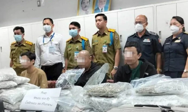 Penyanyi rap Malaysia ditahan di Laos, cuba seludup lebih 100 bungkusan ganja ke Jerman Penyanyi rap Malaysia ditahan di Laos, cuba seludup lebih 100 bungkusan ganja ke Jerman