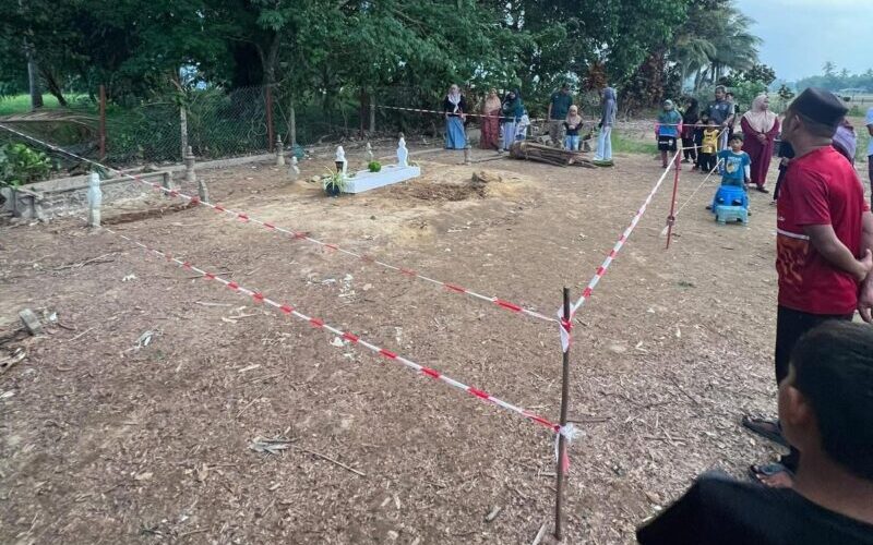 “Ambil tanah kubur untuk buat azimat, mohon ampun kepada Allah” – Bapa Nurly “Ambil tanah kubur untuk buat azimat, mohon ampun kepada Allah” – Bapa Nurly