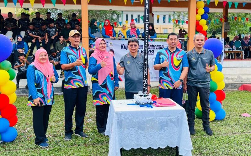 Asmuni rasmi Kejohanan Olahraga SMK Jelapang Jaya kali ke-23 Asmuni rasmi Kejohanan Olahraga SMK Jelapang Jaya kali ke-23
