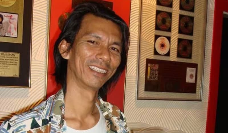 “Wanita bercinta kaki ketum” – Saari Amri dedah ‘rahsia’ di sebalik lagu Putus Terpaksa “Wanita bercinta kaki ketum” – Saari Amri dedah ‘rahsia’ di sebalik lagu Putus Terpaksa