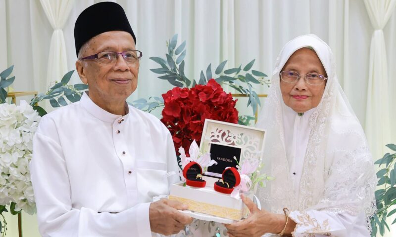 Wanita 77 tahun bernikah dengan cinta lama selepas 50 tahun terpisah Wanita 77 tahun bernikah dengan cinta lama selepas 50 tahun terpisah