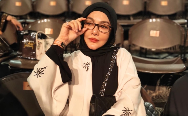 Gara-gara sebiji epal, Umie Aida didenda lebih RM1k di New Zealand Gara-gara sebiji epal, Umie Aida didenda lebih RM1k di New Zealand