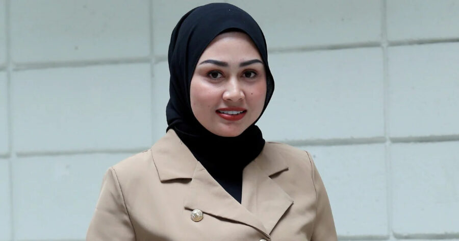 Tempoh tahanan Eda Ezrin, suami dilanjut hingga 6 Ogos Tempoh tahanan Eda Ezrin, suami dilanjut hingga 6 Ogos