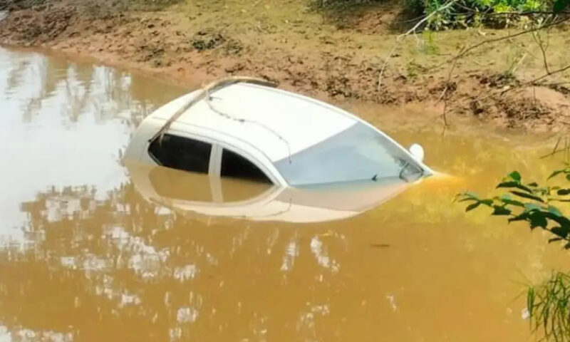 Pempengaruh permotoran hilang, kereta ditemui dalam sungai Pempengaruh permotoran hilang, kereta ditemui dalam sungai