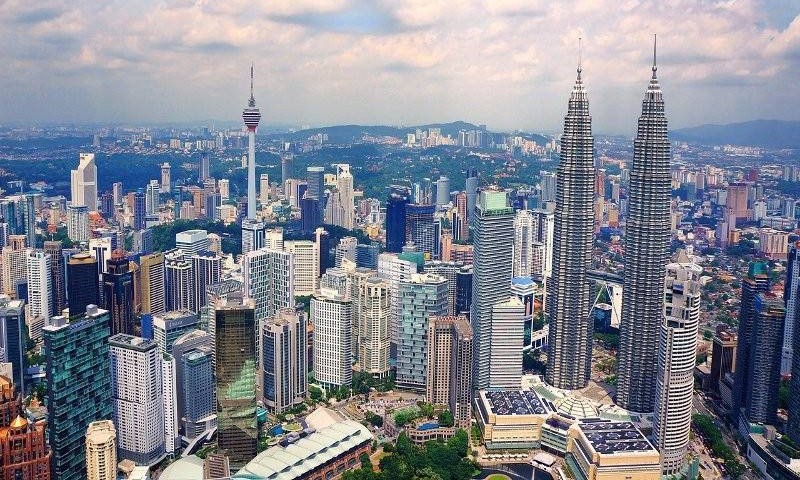 “Bersih, tiada jalan berlubang” – Pelancong India malu dengan negara sendiri selepas melawat Malaysia “Bersih, tiada jalan berlubang” – Pelancong India malu dengan negara sendiri selepas melawat Malaysia