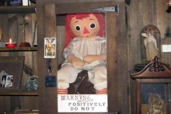 Penyiasat paranormal meninggal dunia secara mengejut ketika jelajah bersama patung Annabelle Penyiasat paranormal meninggal dunia secara mengejut ketika jelajah bersama patung Annabelle